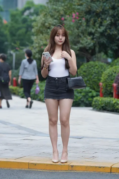 J131 微胖的牛仔短裙美女 [503P+336M]
